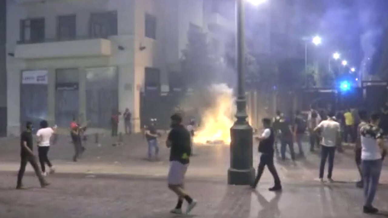 Protesters clash with police outside Lebanese parliament