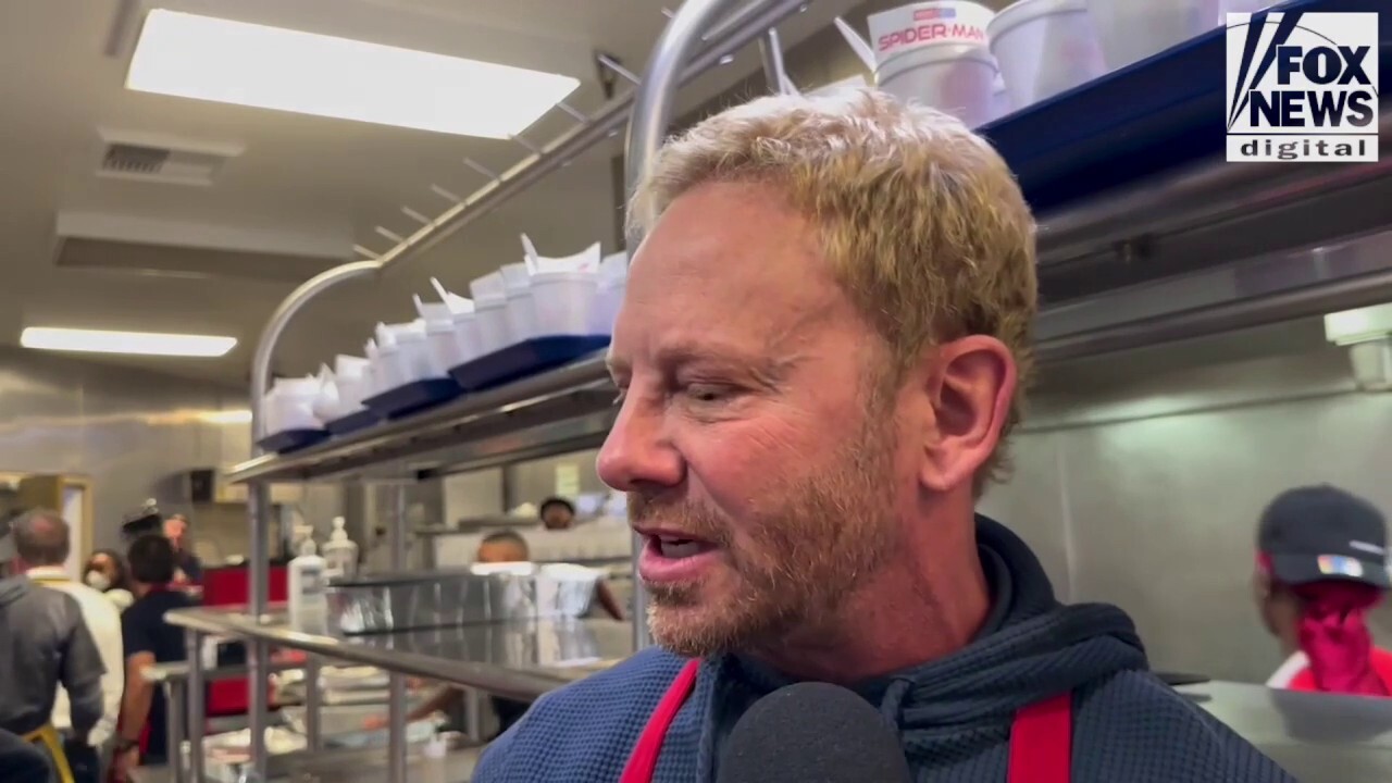 '90210' star Ian Ziering says it's 'tough' to keep kids grounded