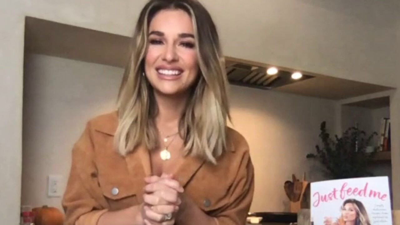 Jessie James Decker dishes on debut cookbook ‘Just Feed Me’ 