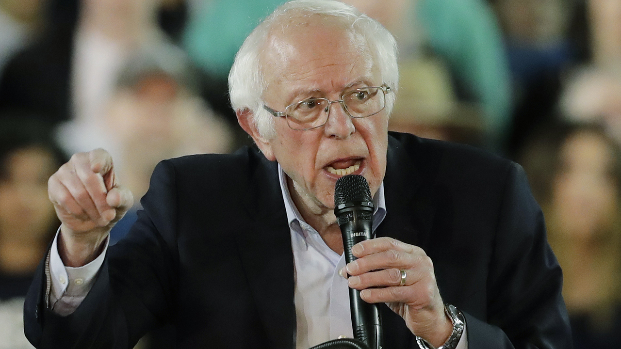 Poll: Bernie Sanders is the favorite to win the Nevada caucuses