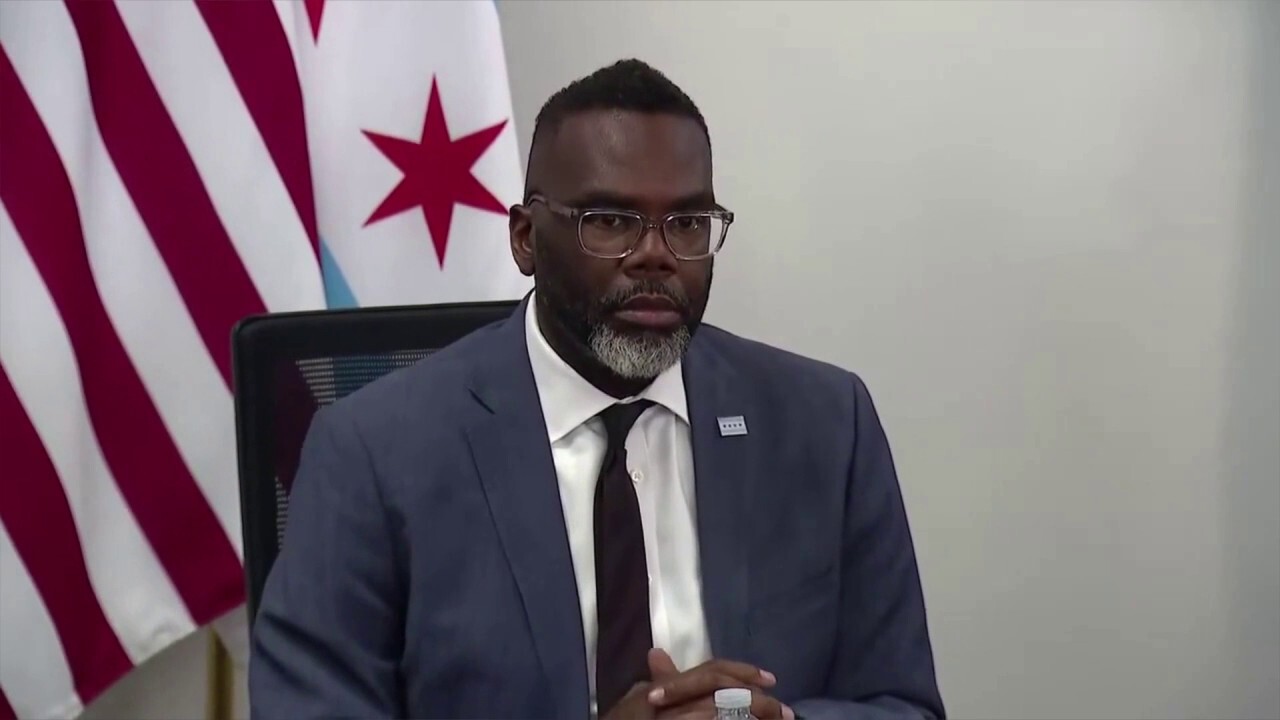 Chicago Mayor vows city police ‘will not ever cooperate with ICE’