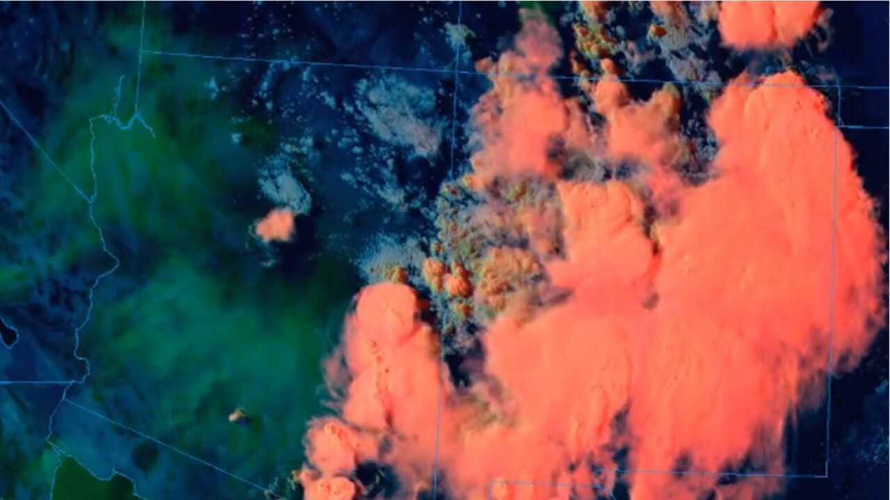 Apple Fire in California sends a sky full of smoke to Phoenix, Arizona