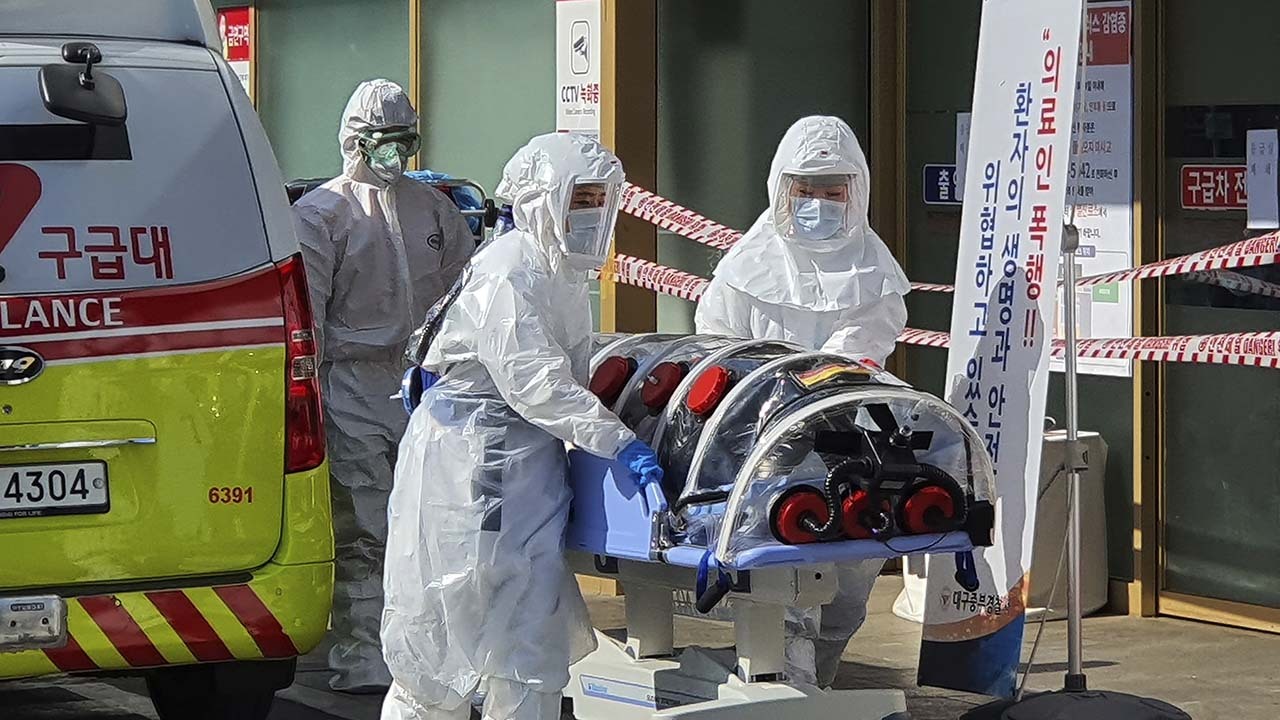 China curbs optimism as coronavirus cases rise in South Korea 