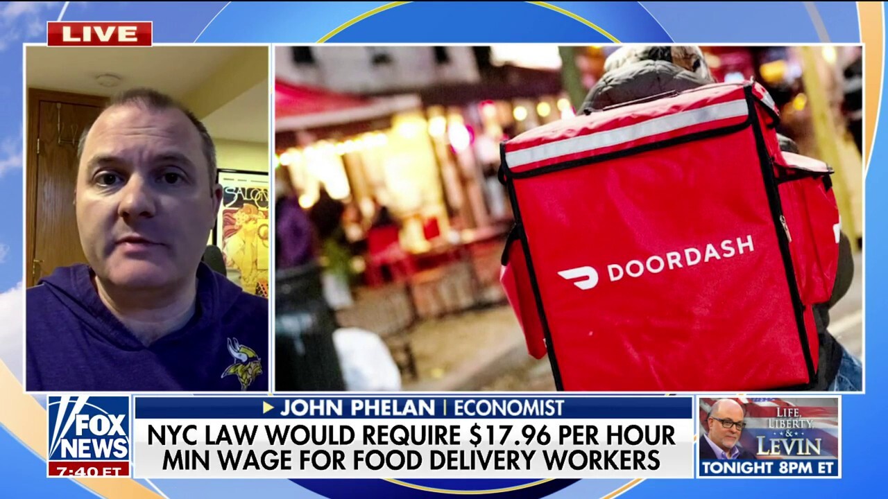 NY judge halts higher minimum wage for food delivery workers