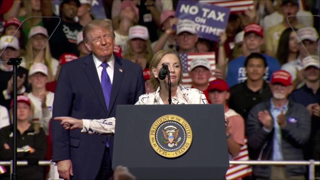 Trump welcomed into Graham family in heartfelt moment at South Carolina rally