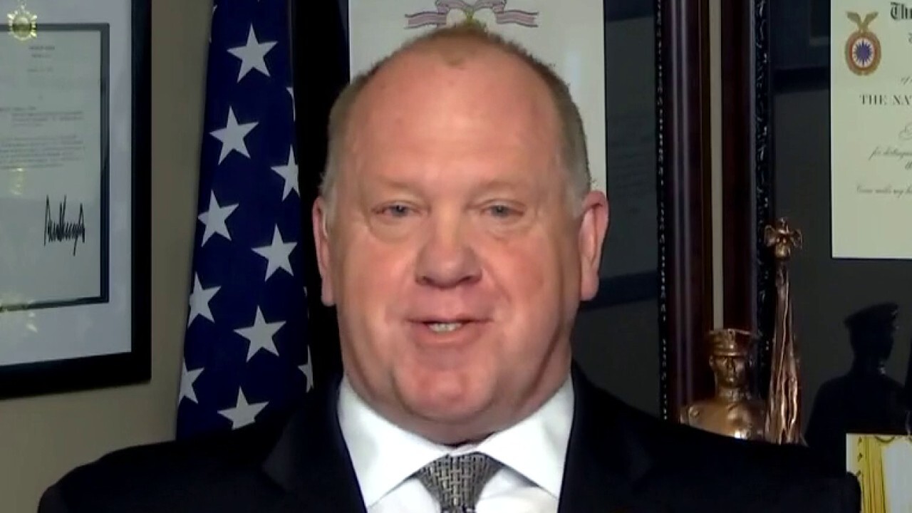 Tom Homan slams Biden, Dems for blaming Trump for new border surge: 'They planned this crisis'