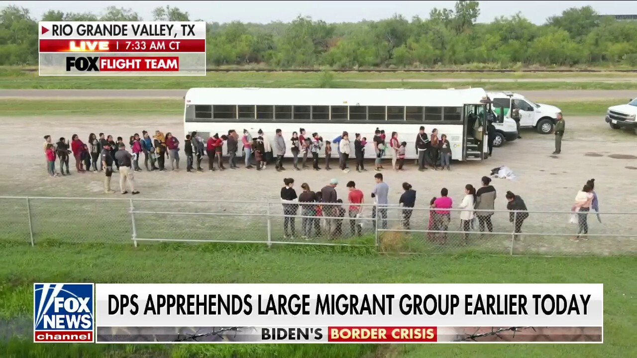 DHS apprehends large group of migrants at Texas border