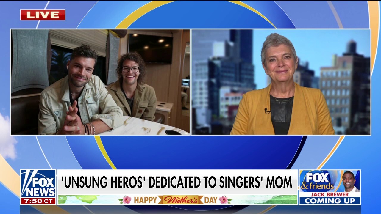 Singers dedicate song to their mom 