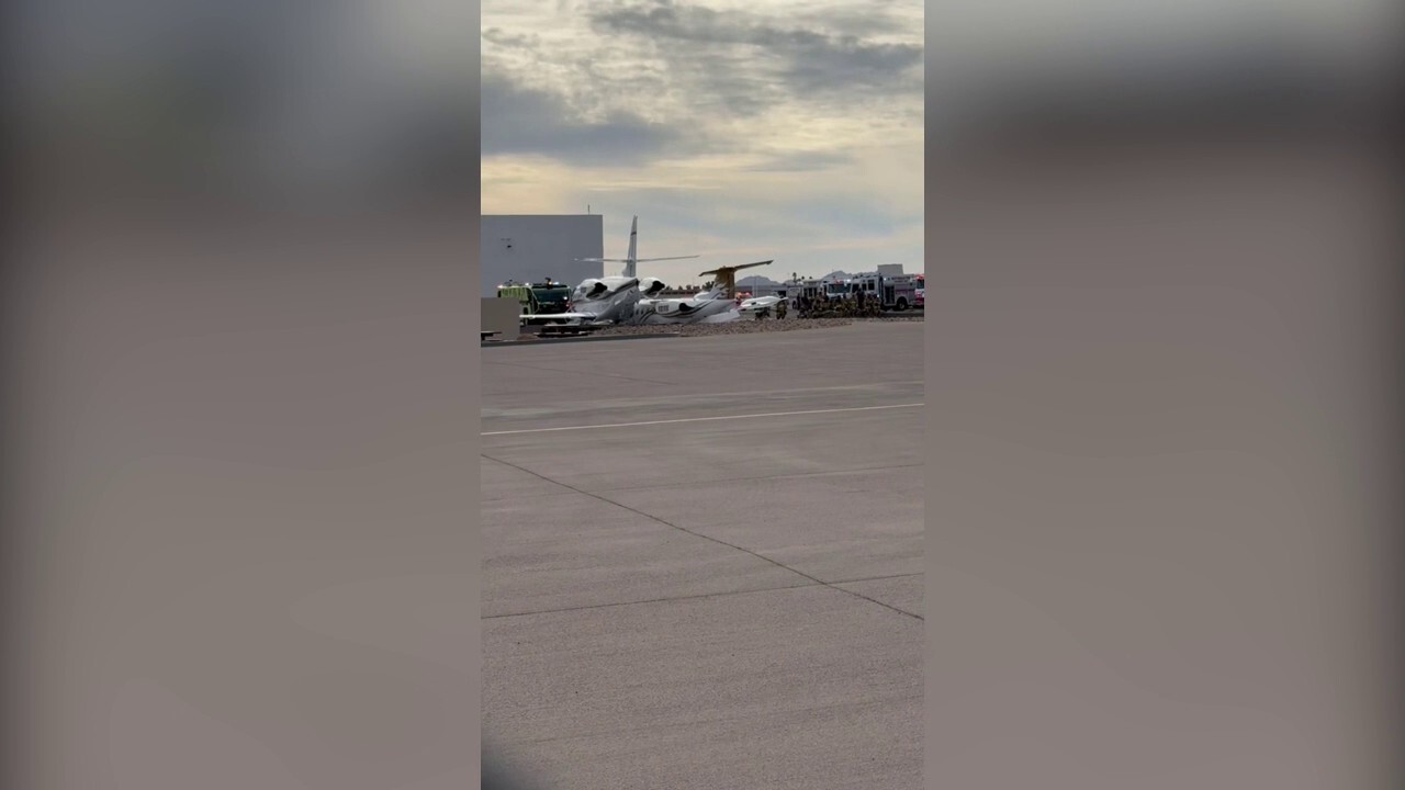 Video shows aftermath of crash involving plane belonging to M?tley Crüe frontman Vince Neil