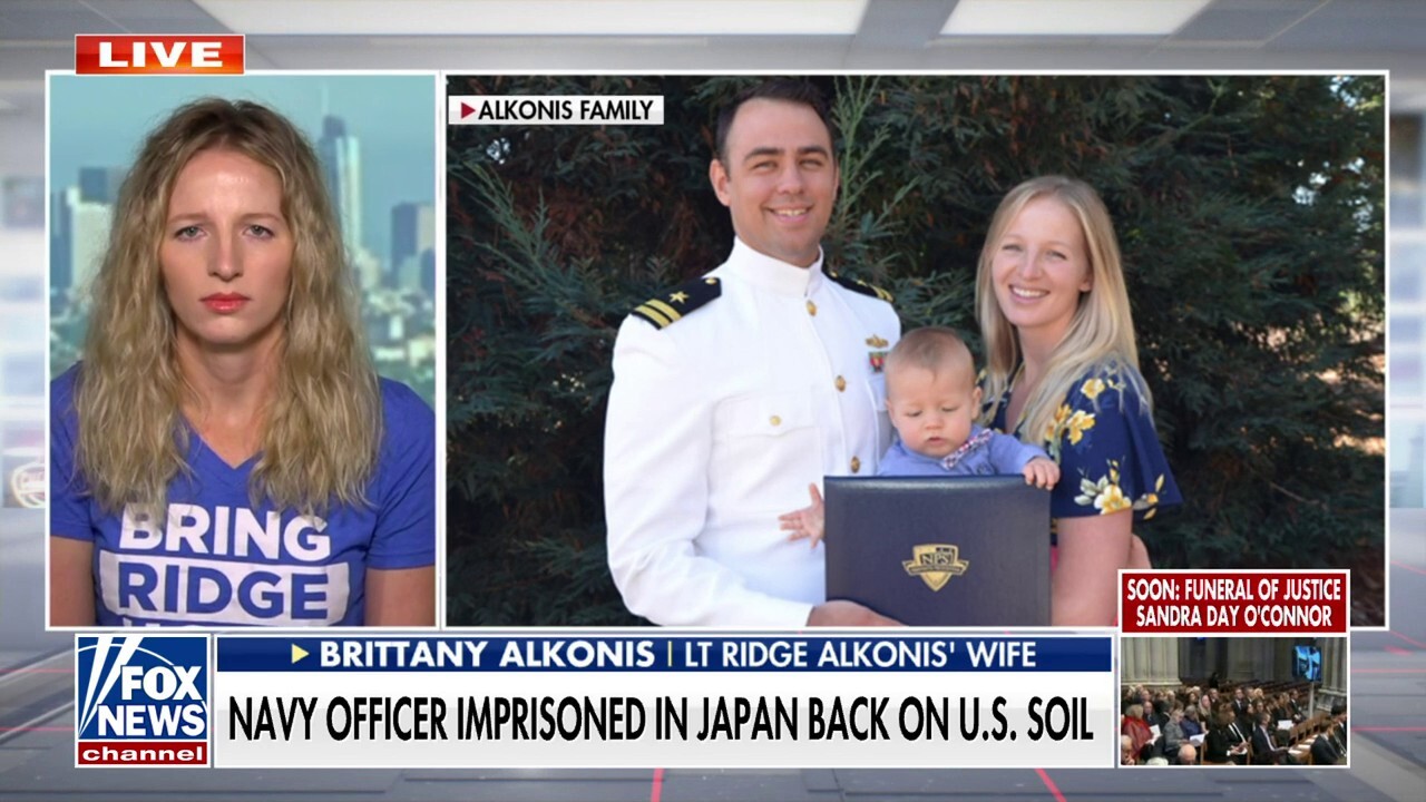Съпругата на американски военноморски офицер, който беше затворен в Япония