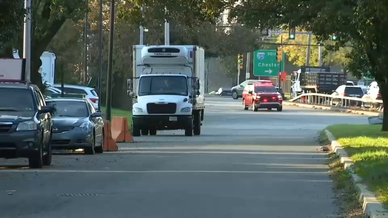 Sleeping truck driver wakes to thieves stealing 3,000 pounds of snow crab