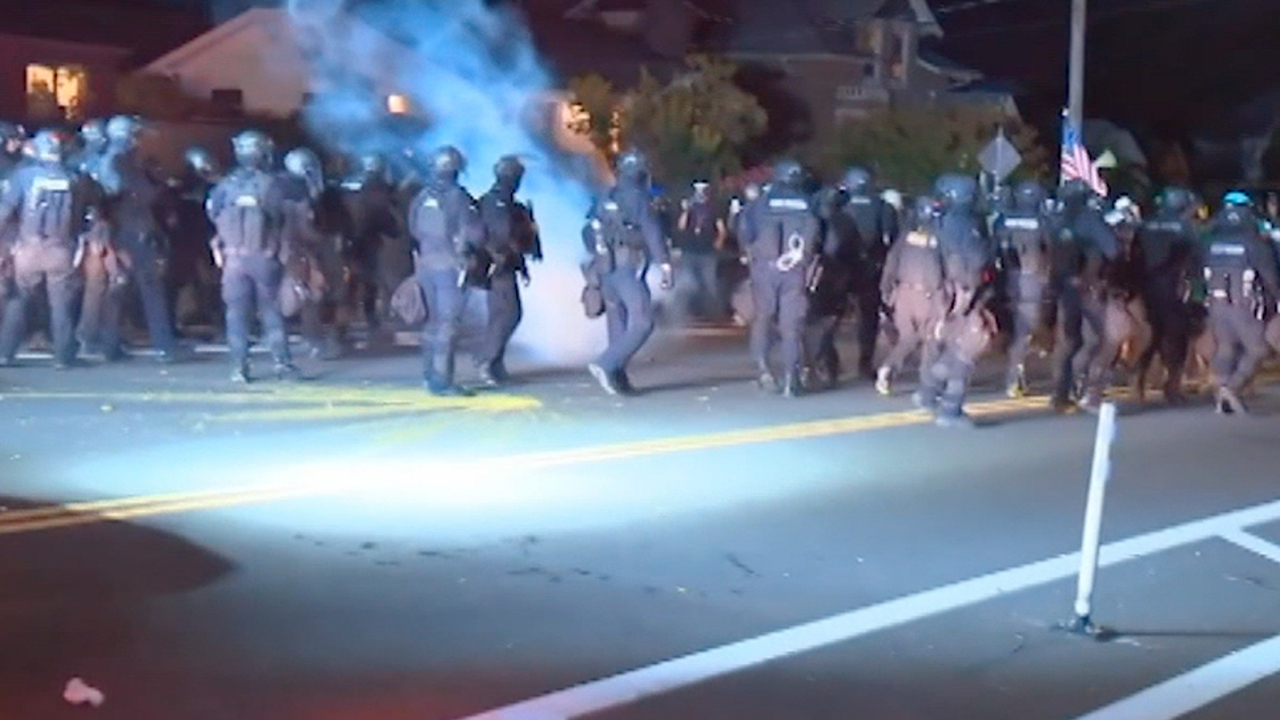 Portland protest turns violent | Fox News Video