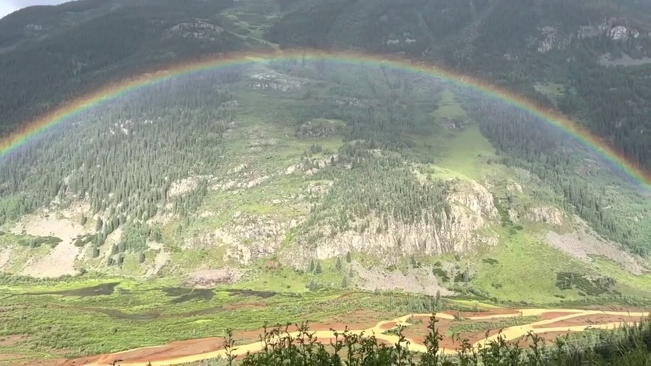 Colorado rainbow shocks onlookers in stunning video