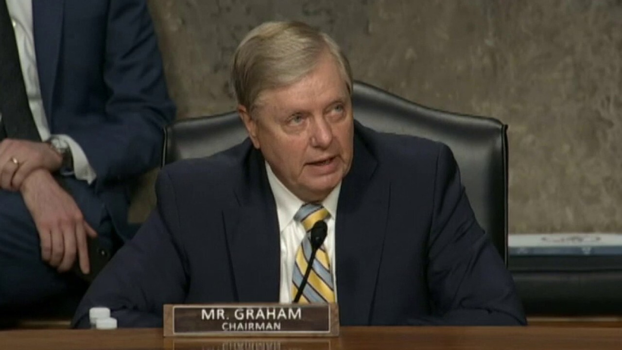 Sen. Graham breaks ranks with McConnell on COVID relief