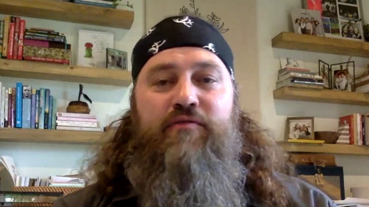 Alabama man makes knife for 'Duck Dynasty' star