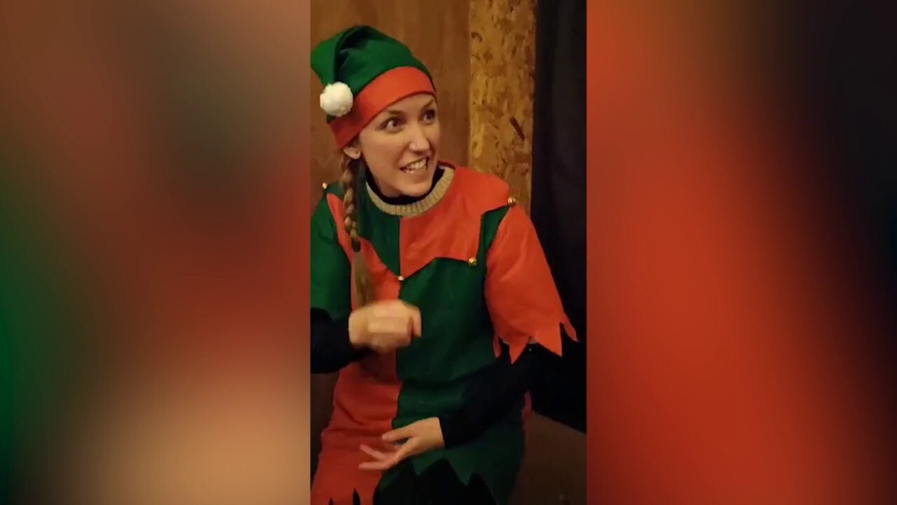 Santa's elf helps deaf four-year-old communicate her Christmas list 
