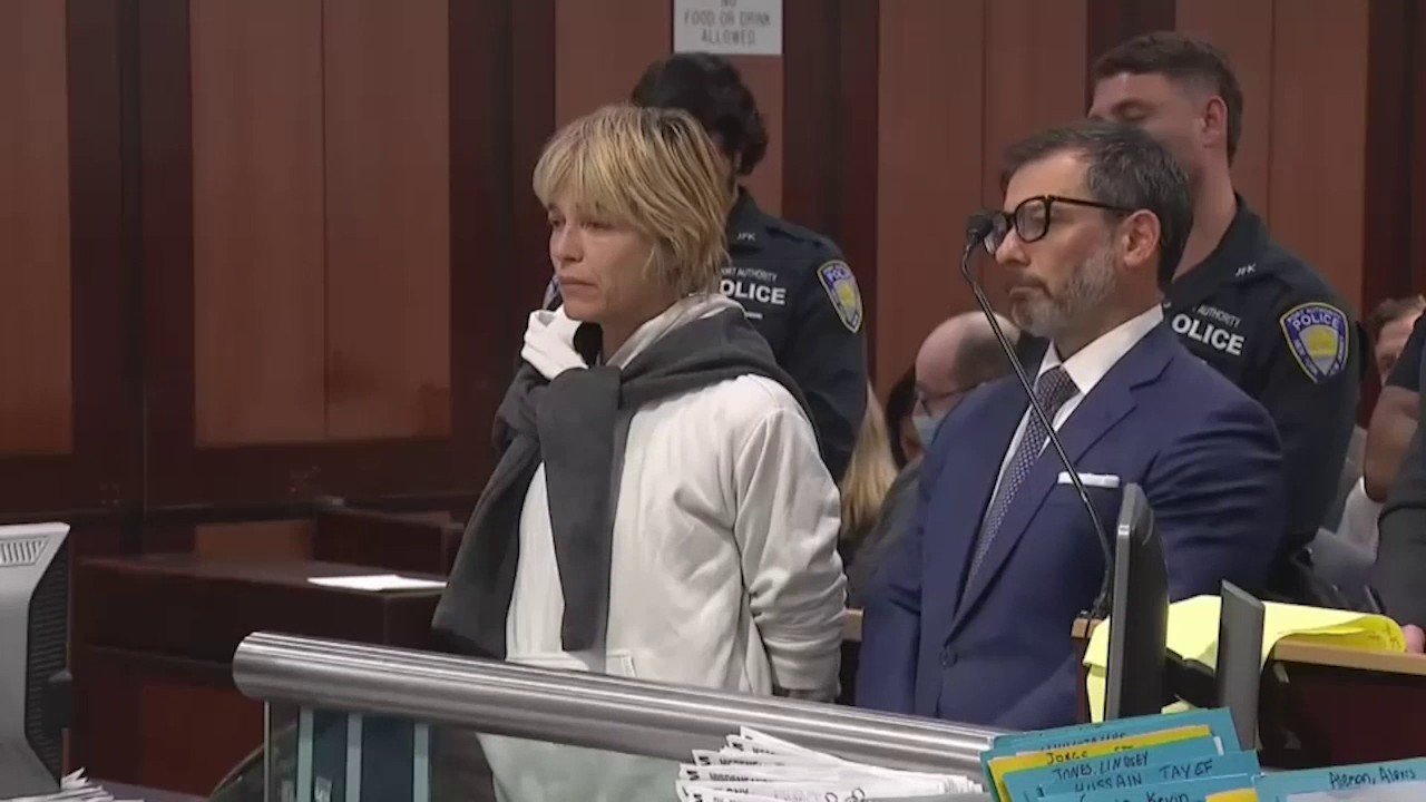 Selma Blair nods along in court to questions; judge says she poses danger after Delta flight incident