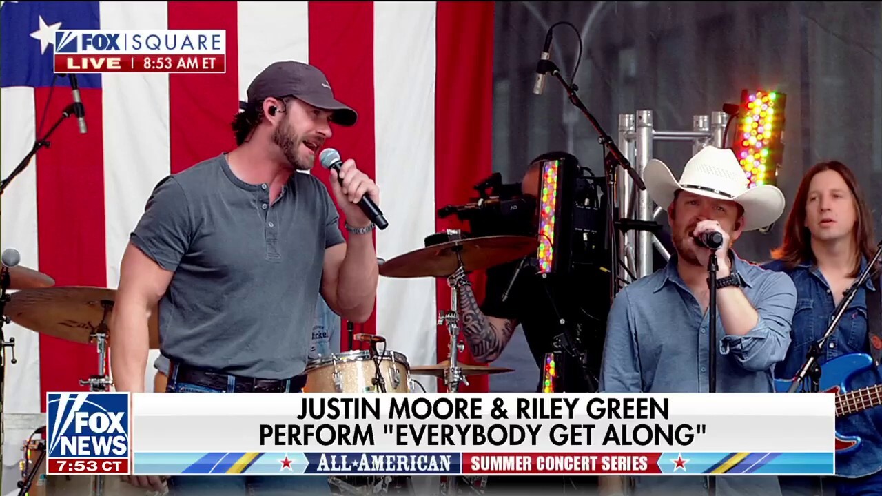 Justin Moore and Riley Green perform 'Everybody Get Along' on FOX Square