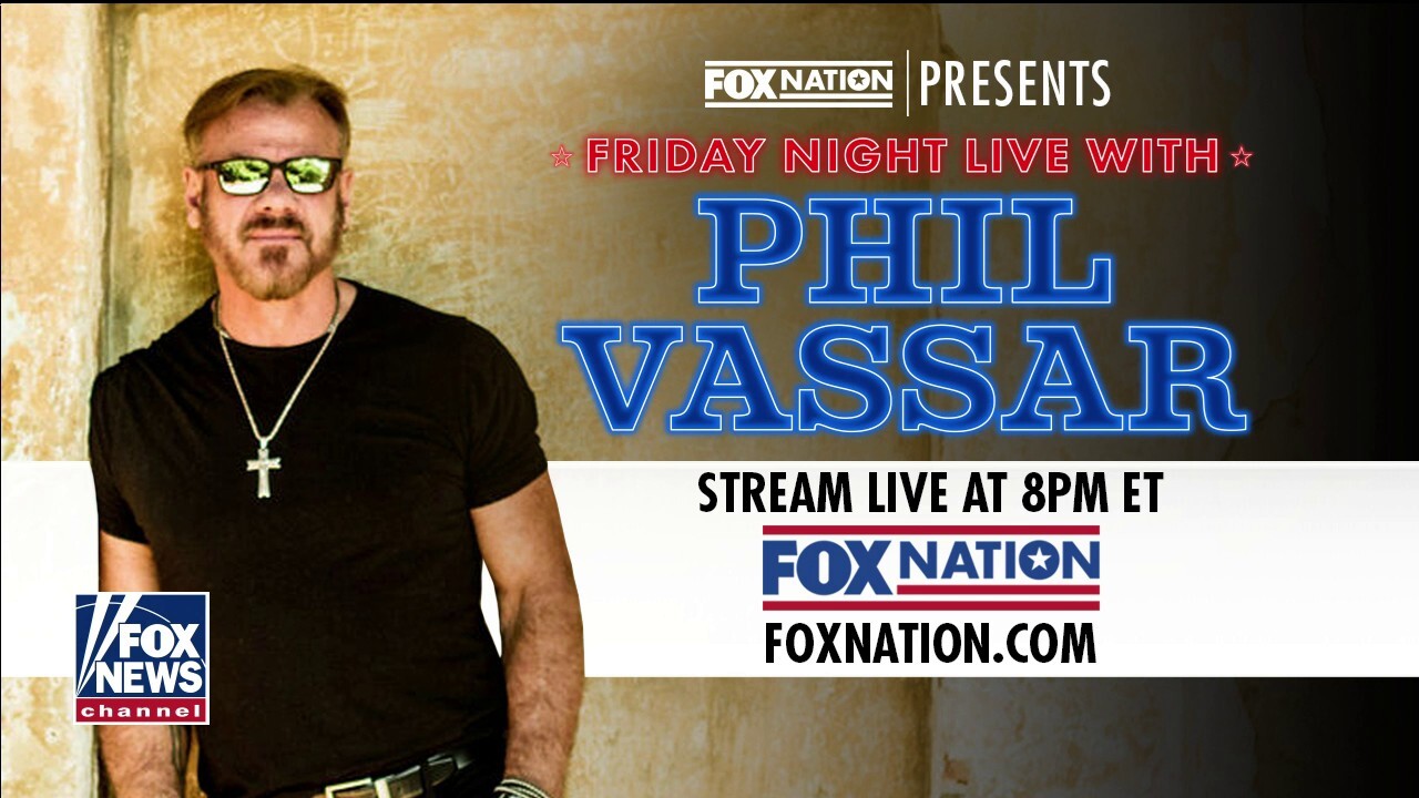 Phil Vassar previews Fox Nation living room concert