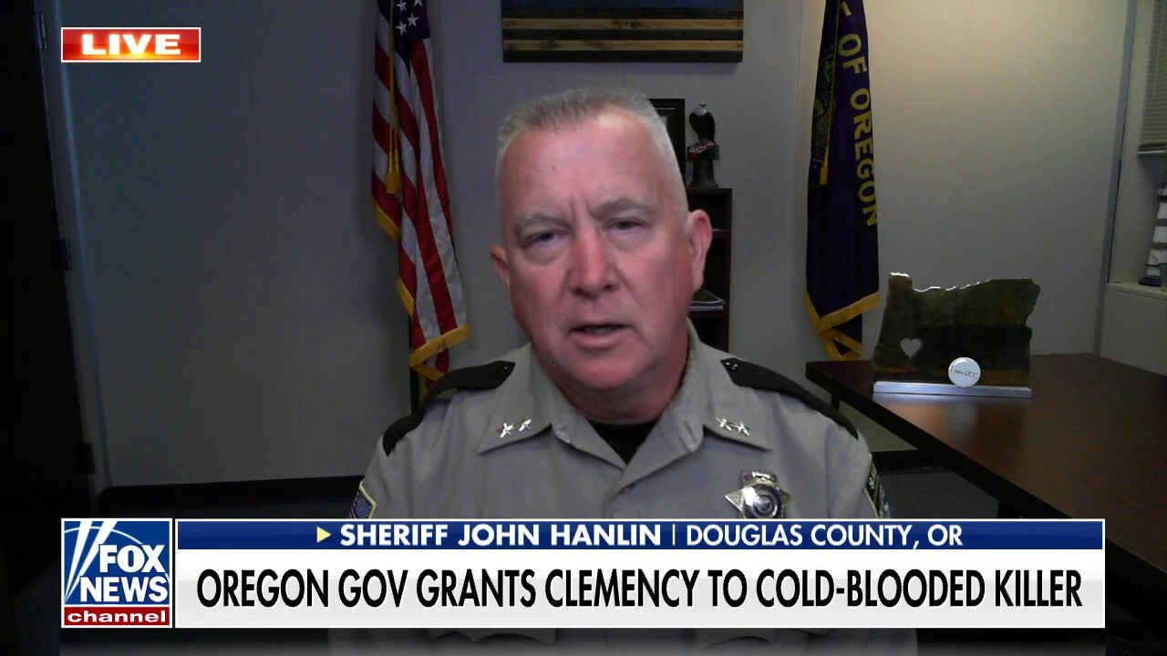 Oregon sheriff 'disgusted' by governor granting 'cold-blooded killer' clemency