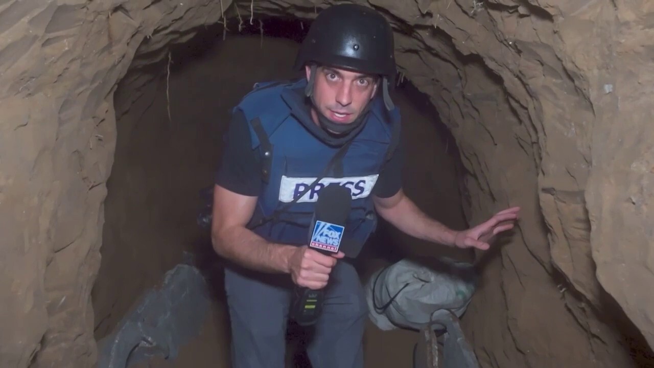 Израелските отбранителни сили IDF разкриха в понеделник кадри от тунел