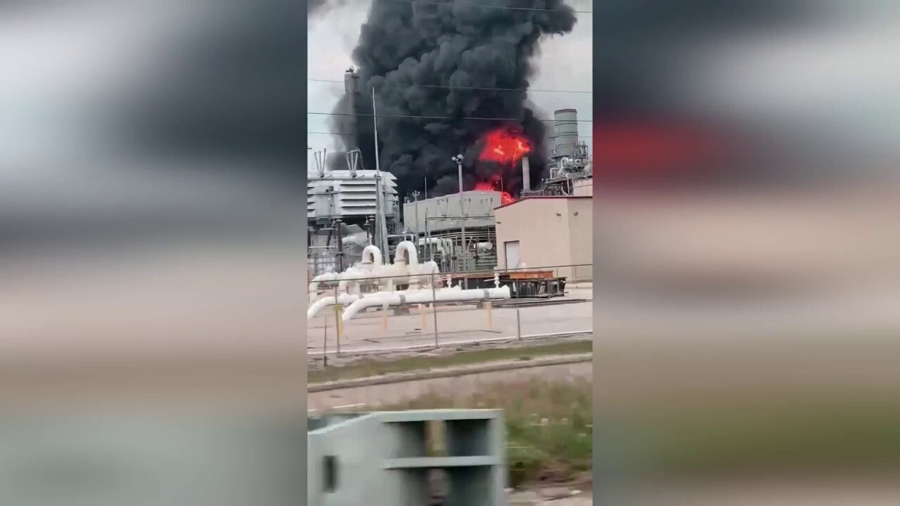 Texas officials tackle industrial plant fire as heavy black smoke blankets sky