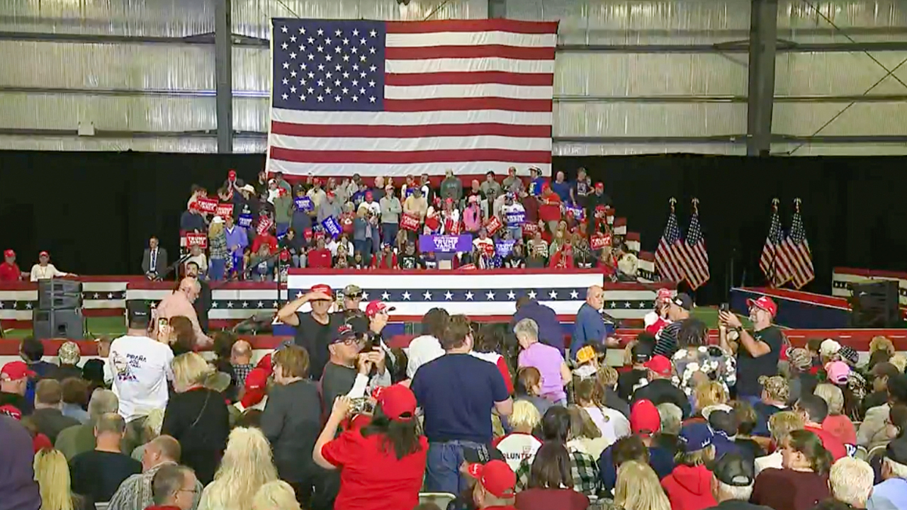  JD Vance rallies supporters in Pennsylvania