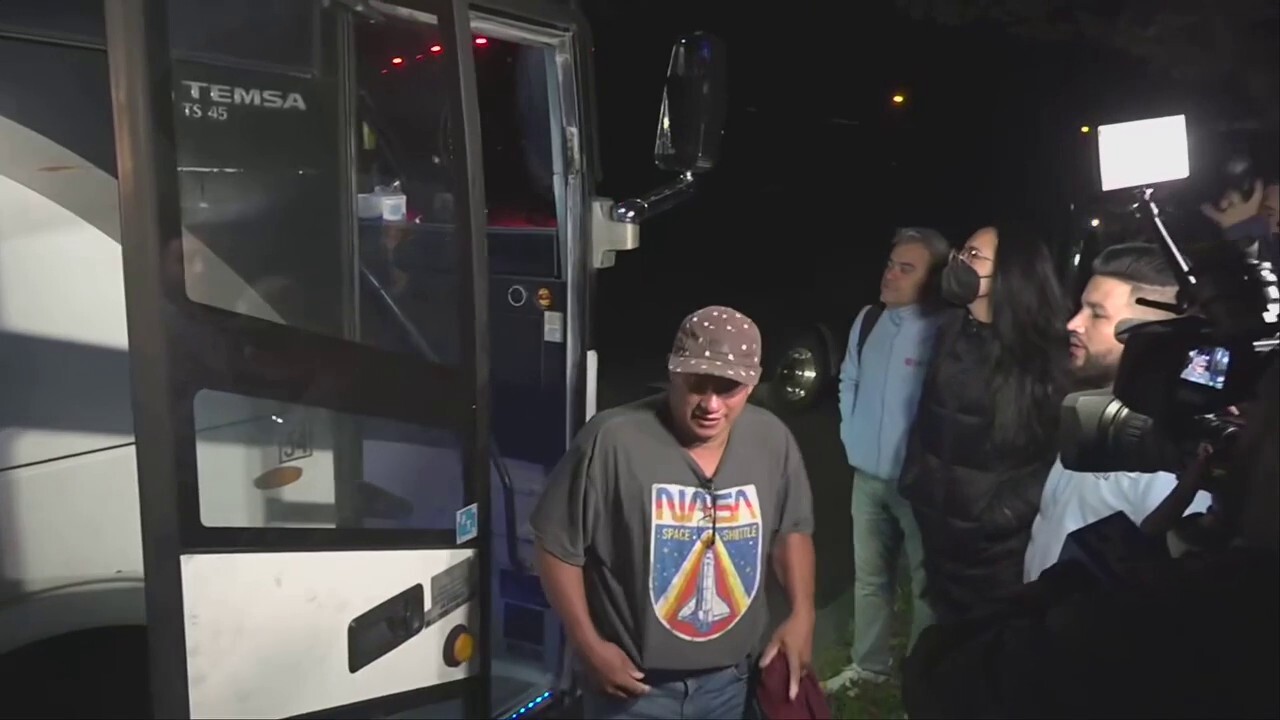 Migrant bus arrives near VP Kamala Harris' DC residence