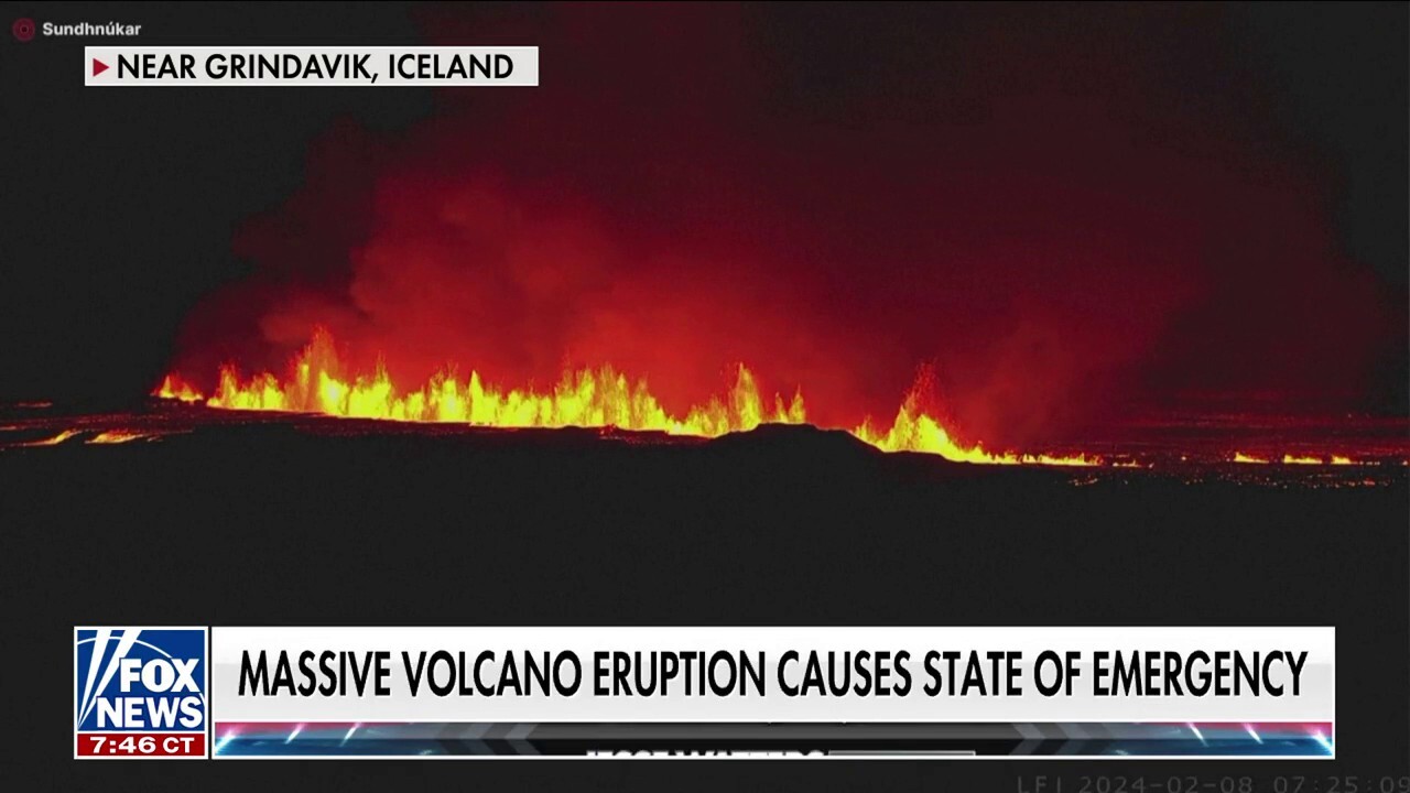 В Исландия беше обявено извънредно положение, след като вулкан изригна