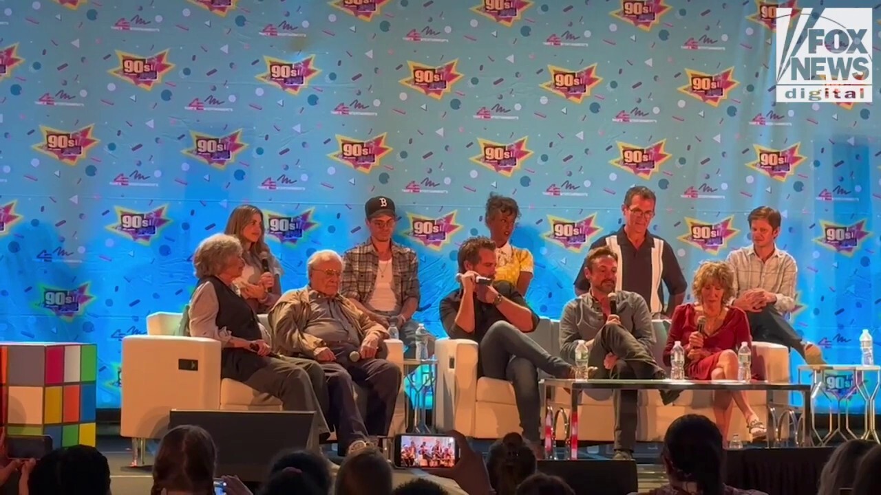 ‘Boy Meets World’ cast reunites at 90s Con with fond memories