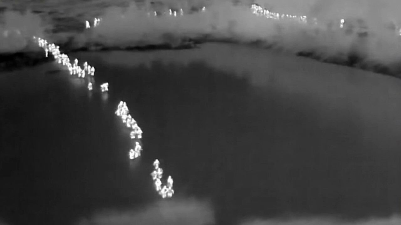 Thermal footage captures hundreds of illegal migrants despite claims border is closed