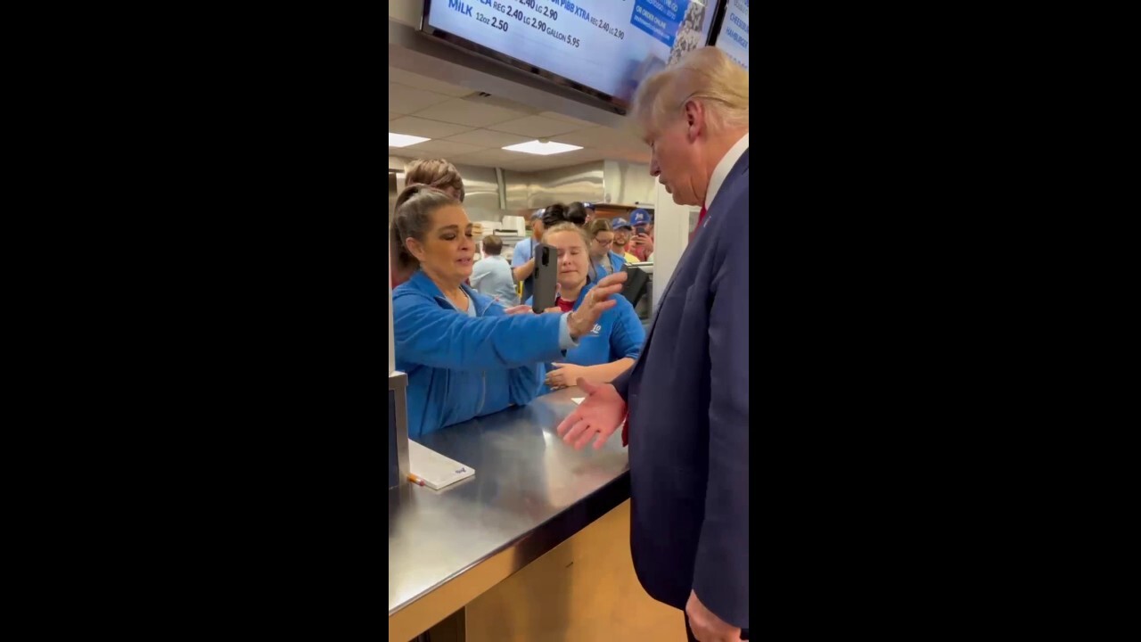 Trump spotted at South Carolina restaurant praying with employee