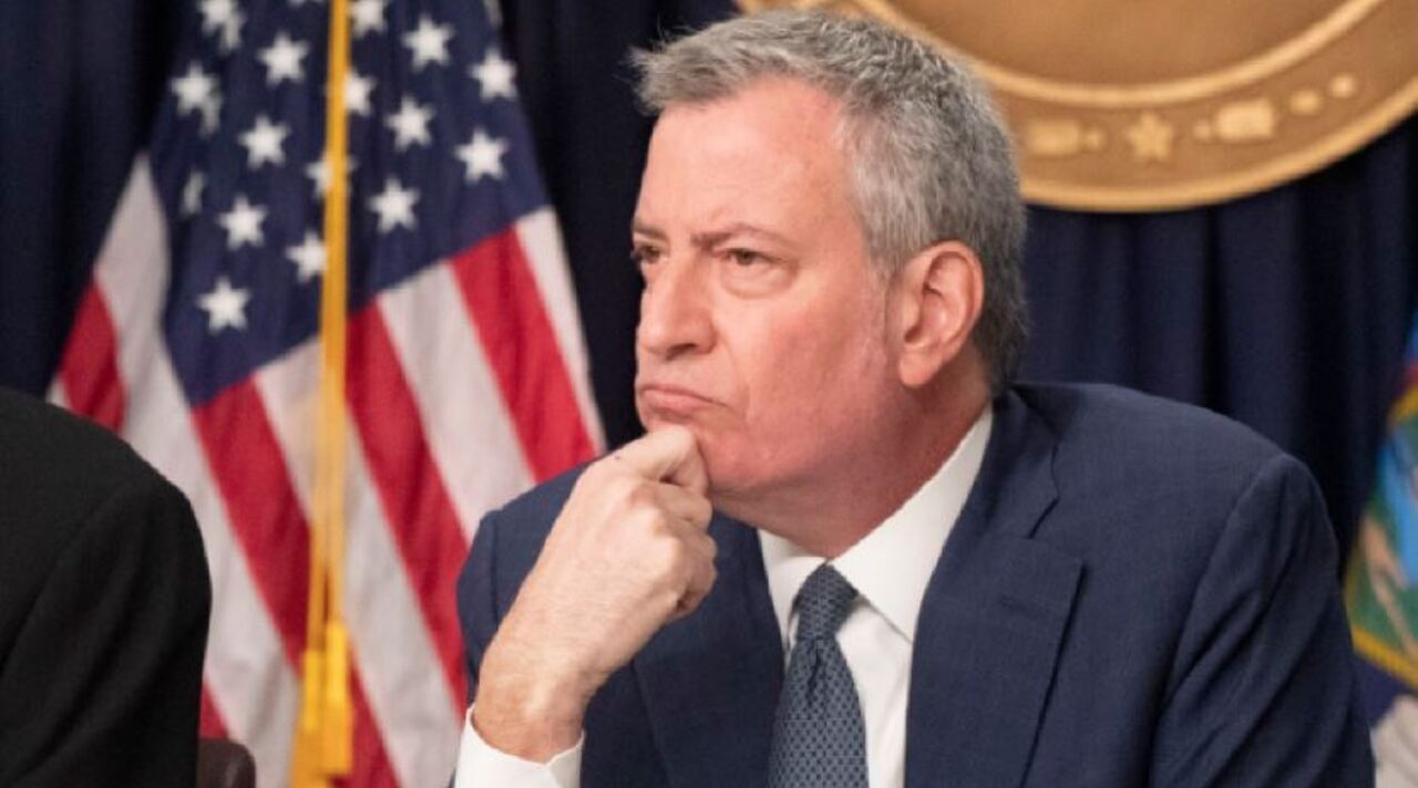 Should Bill de Blasio resign amid New York City violence?