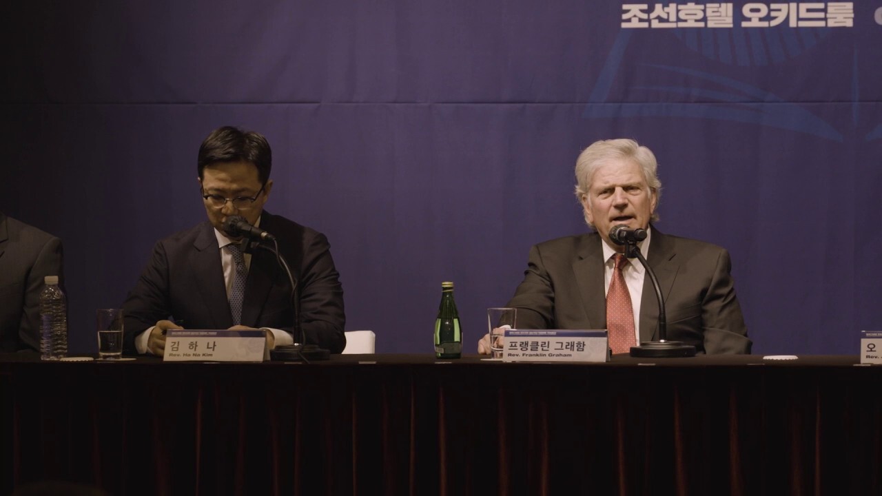 Rev. Franklin Graham speaks at press conference in South Korea ahead of major faith event