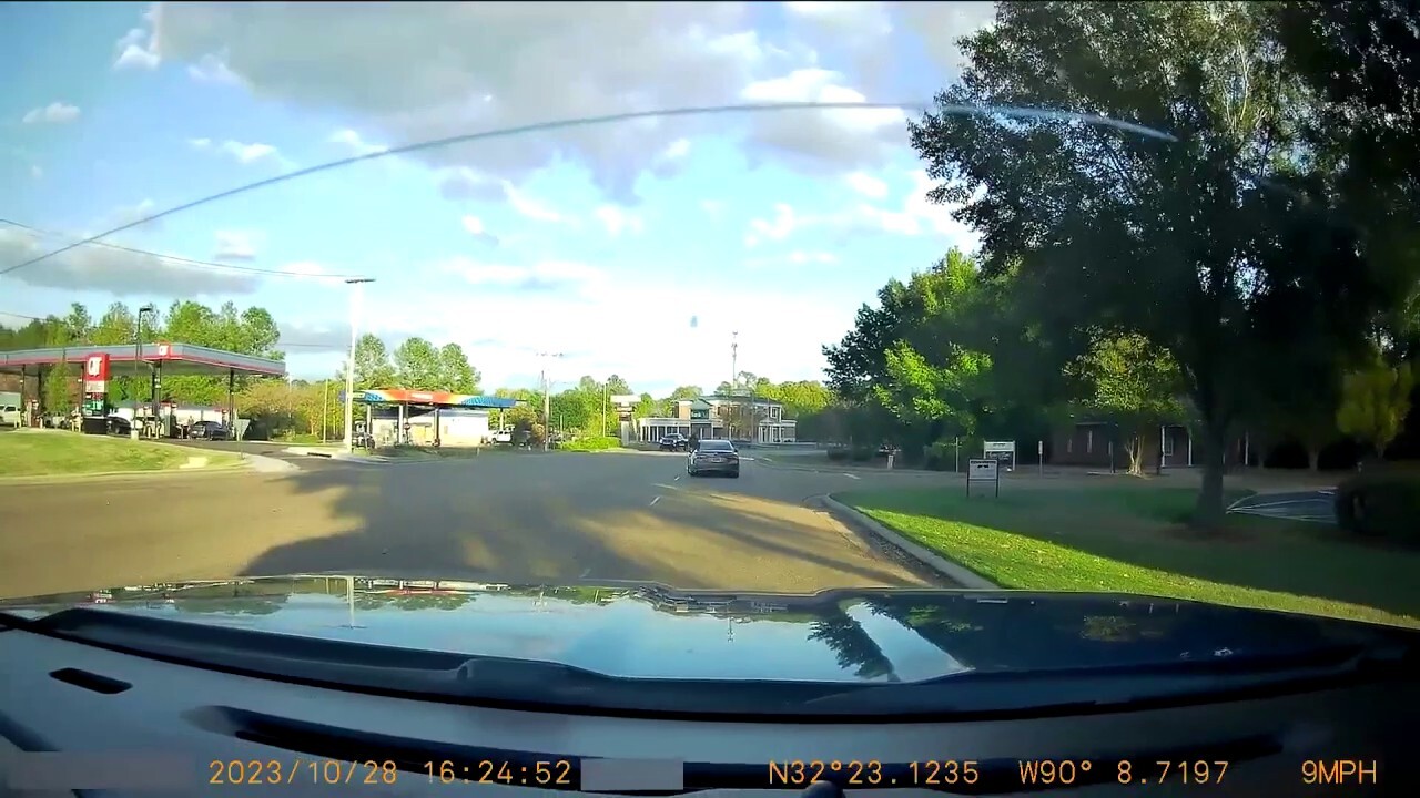 Dashcam footage shows a driver avoiding a shootout in Mississippi