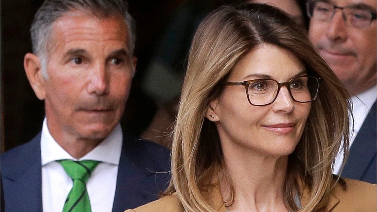 Lori Loughlin, Mossimo Giannulli to plead guilty in college admissions scandal