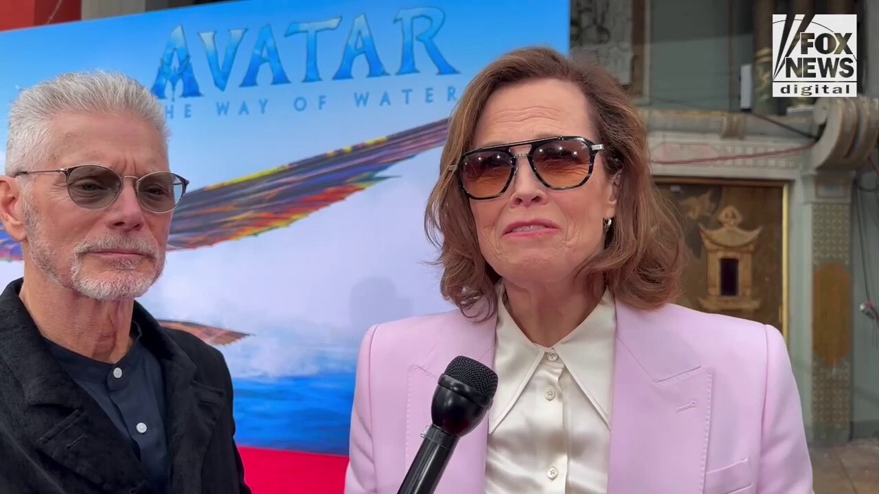 'Avatar' stars Sigourney Weaver and Stephen Lang talk working with director James Cameron