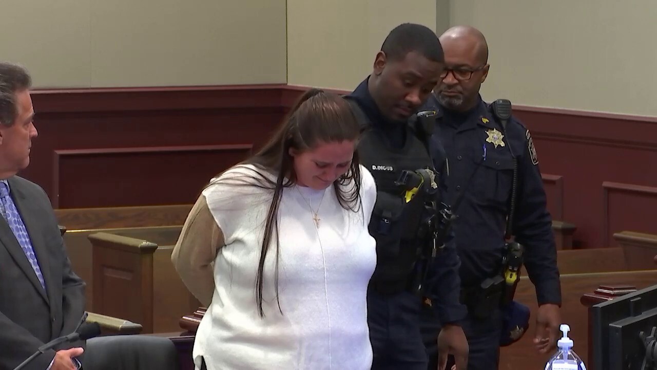 Жена в Джорджия се бори с дело за убийство, след като уби непознат при арест на гражданин