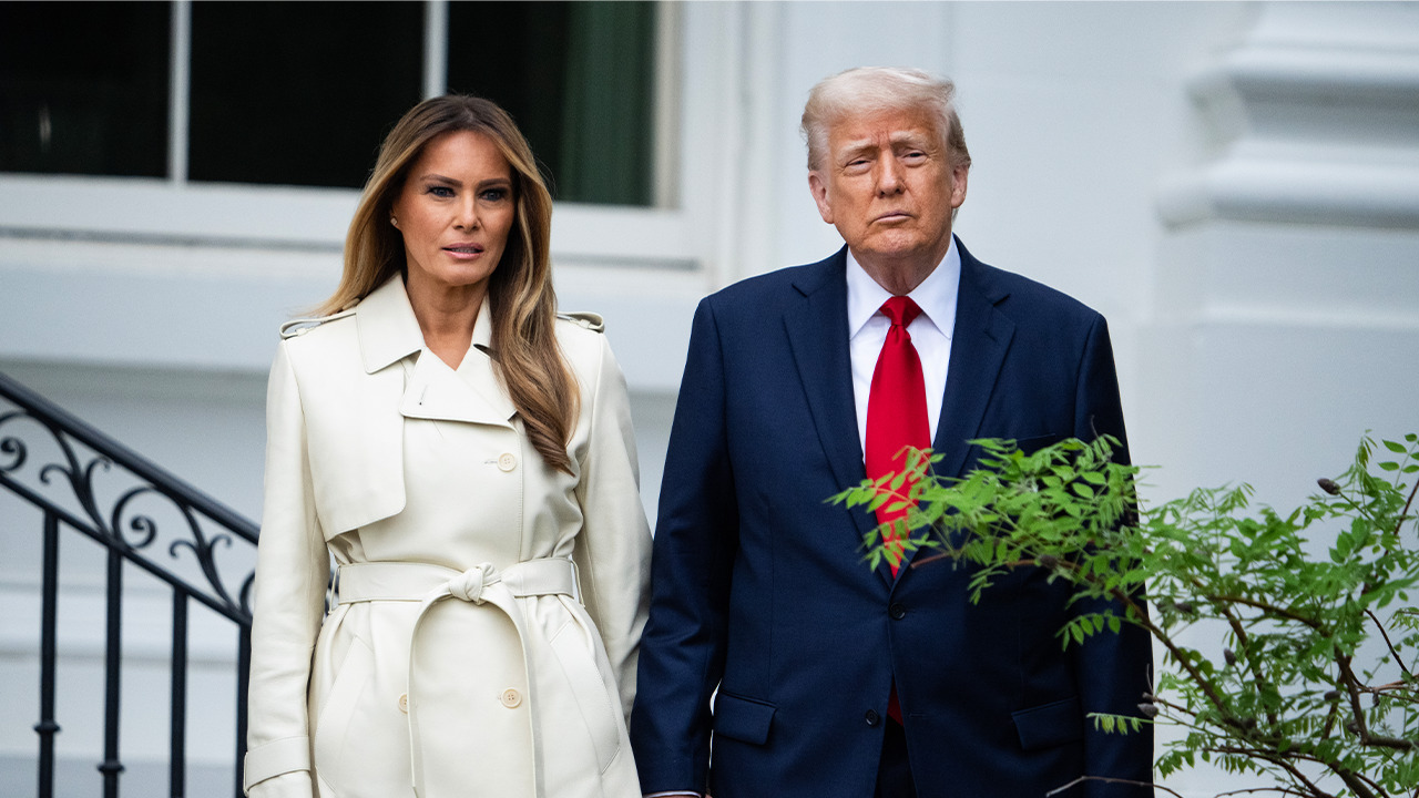  President and First Lady Melania Trump depart the White House