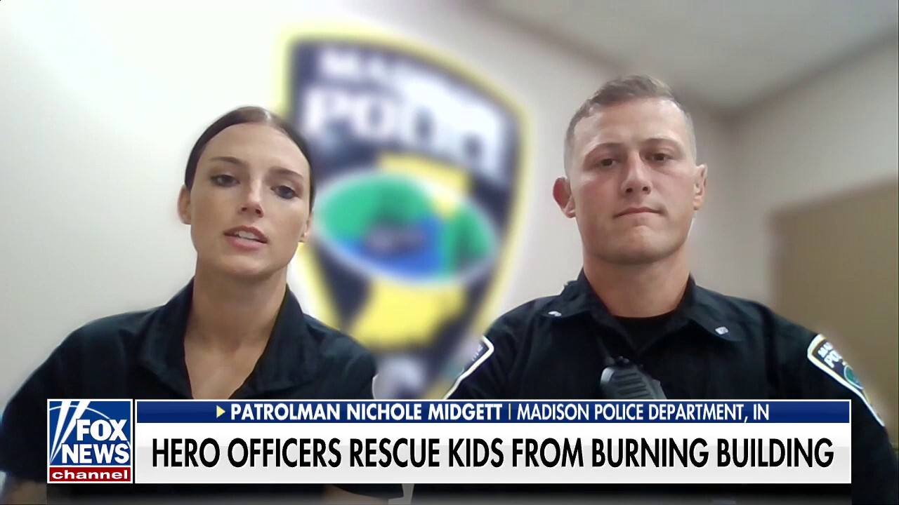 Indiana police officers rescue kids from burning building