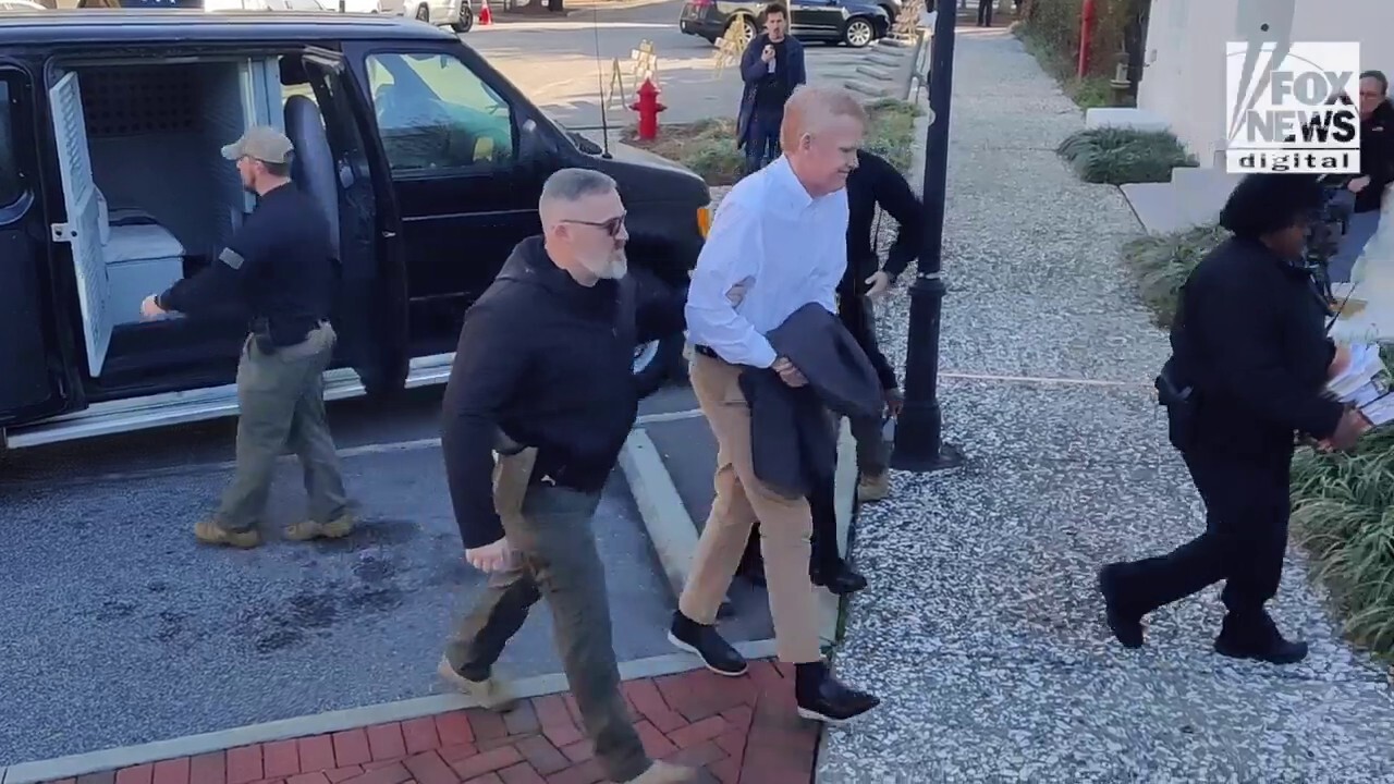 Alex Murdaugh arrives at South Carolina court for murder trial