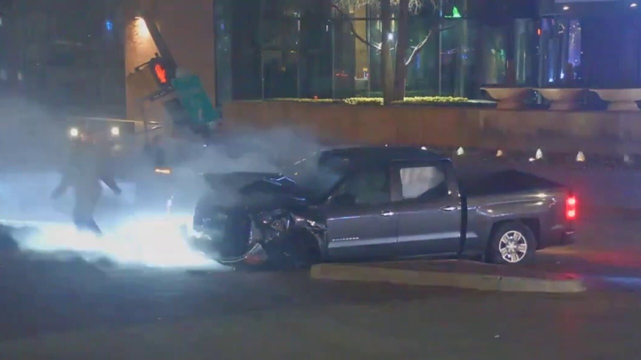 Полицейското преследване във Форт Уърт завърши с катастрофа, заподозрян пиян шофьор блъсна кола, 2 пешеходци
