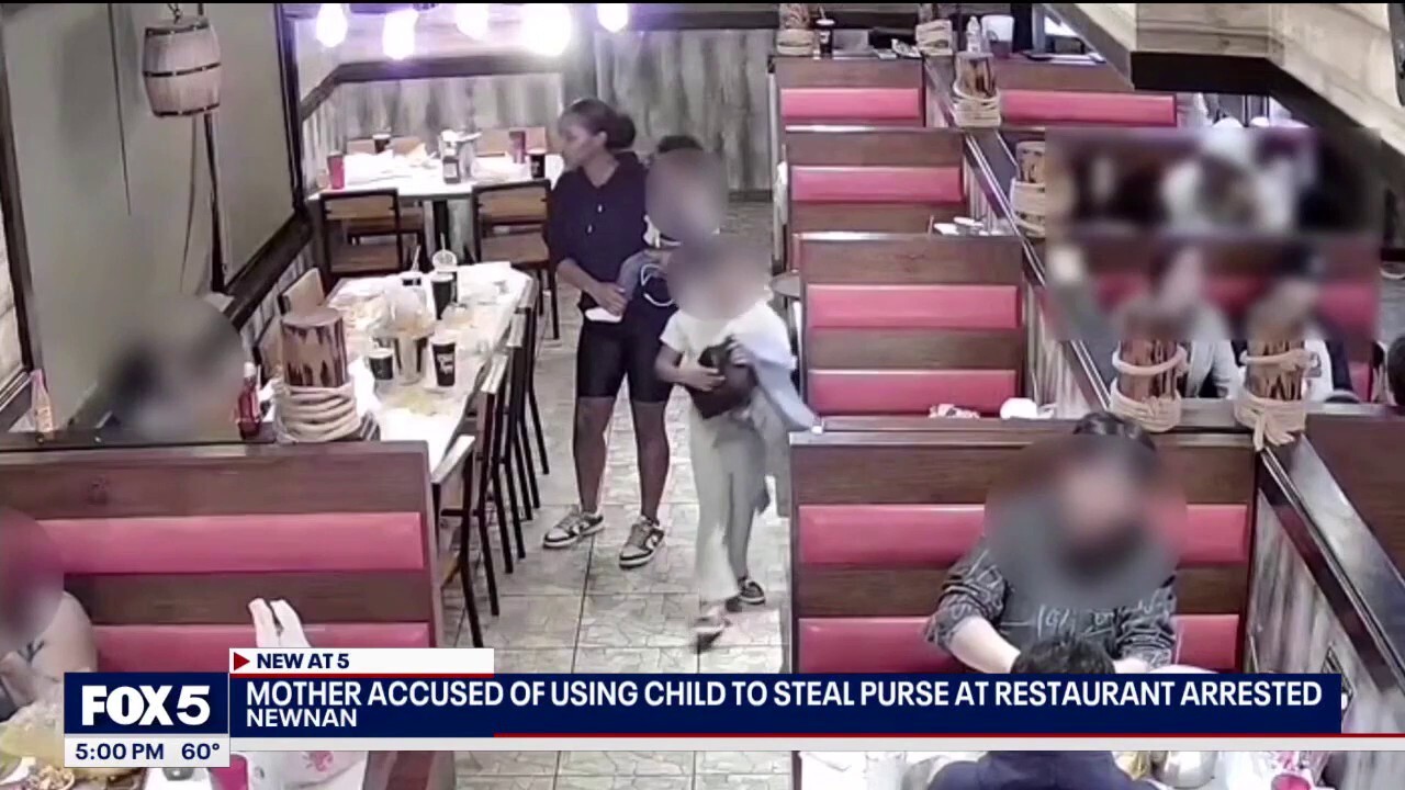 Майка от Джорджия е арестувана за предполагаемо насърчаване на 7-годишна дъщеря да грабне чанта в ресторант