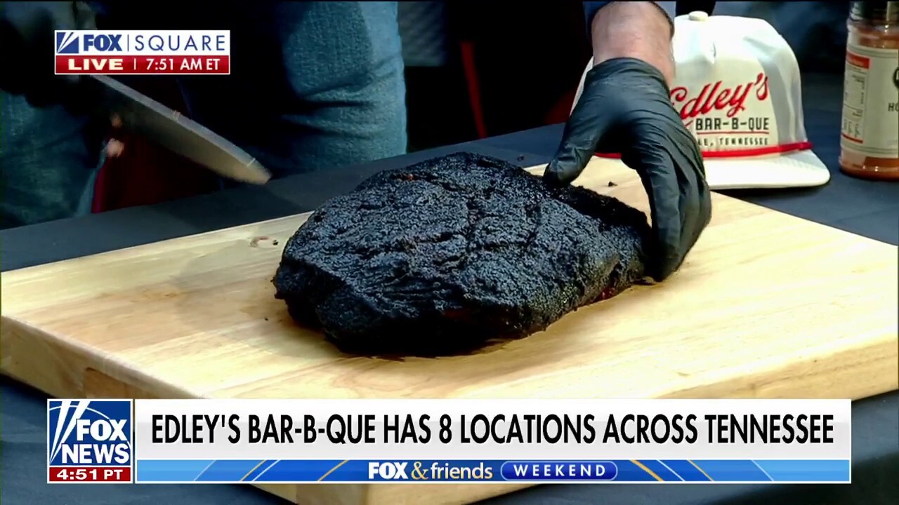 ‘Hutchins BBQ’ owner Tim Hutchins, ‘Edley’s Bar-B-Que’ owner Will Newman, ‘Dickey’s Barbecue Pit’ CEO Laura Rea Dickey, and Chef Cenobio Canalizo of ‘Morgan’s Brooklyn Barbecue’ host a ‘brisket fest’ in FOX Square.