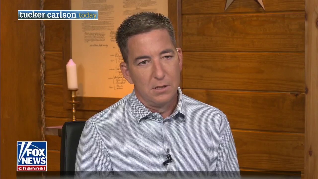 Journalists no longer view themselves as an outsider: Greenwald
