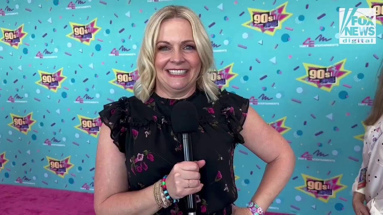 Melissa Joan Hart loves seeing all the 'TV families' at 90s con
