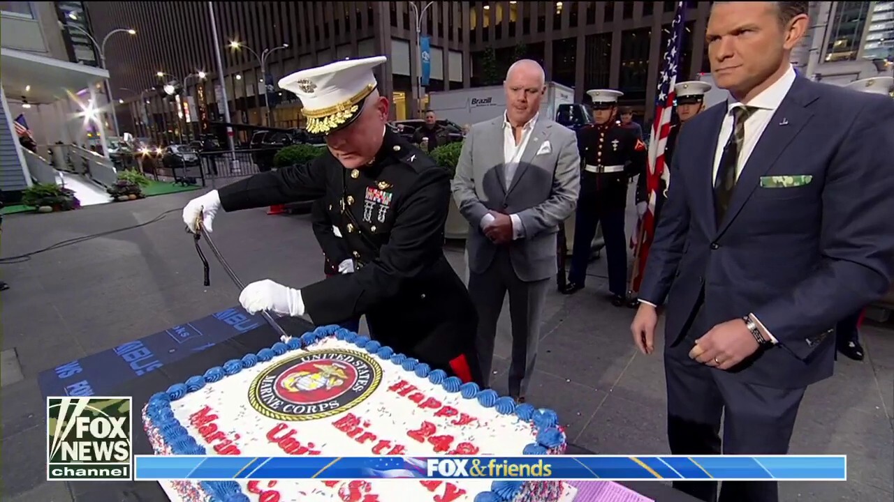 Marines perform ceremonial cake cutting in honor of 248th birthday
