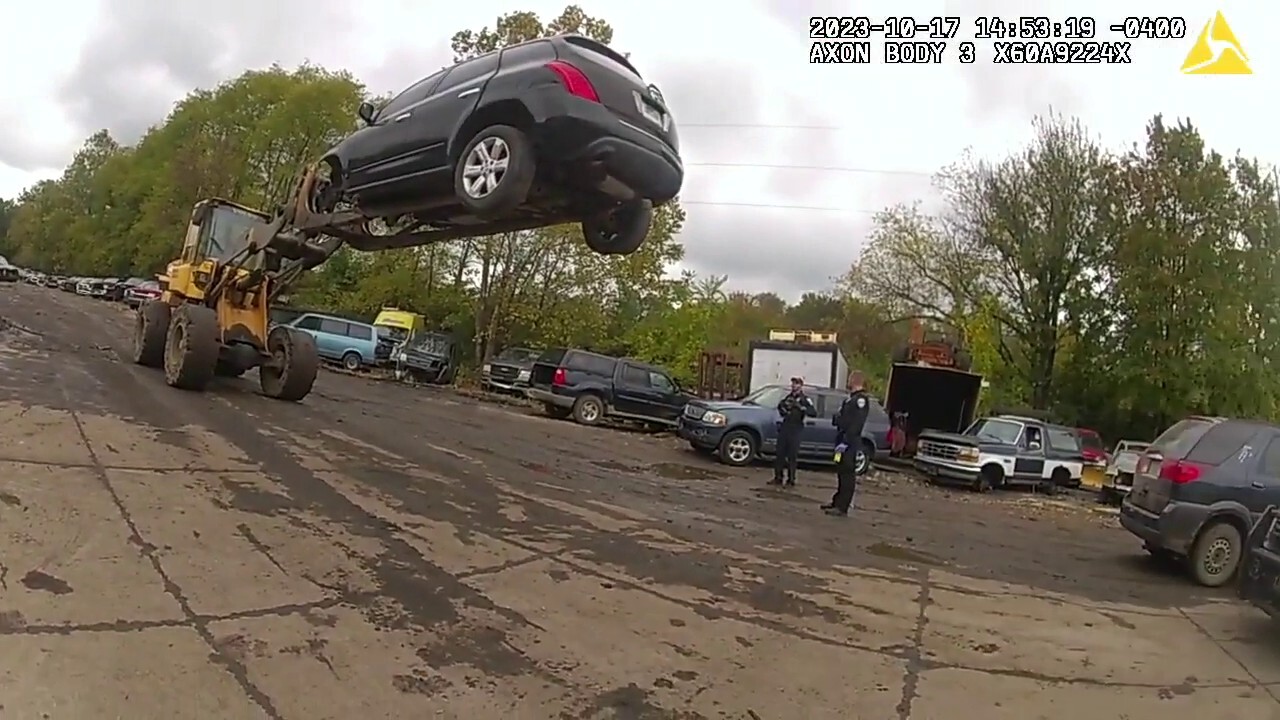 Ohio car theft suspect lifted into air by forklift: police