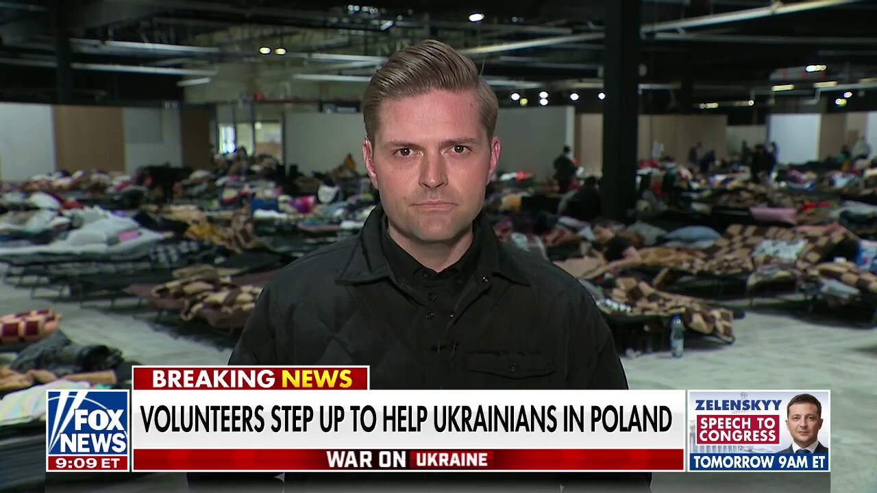 Volunteers step up to help Ukrainian refugees in Poland