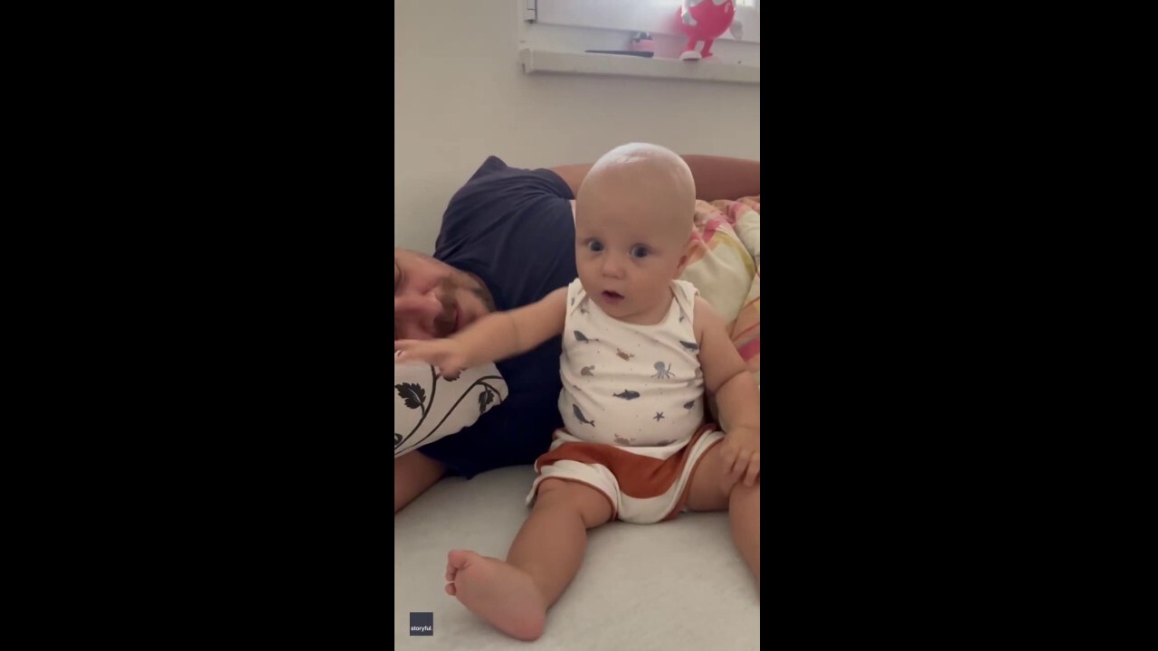 Baby stunned after hearing his dad’s wild snore